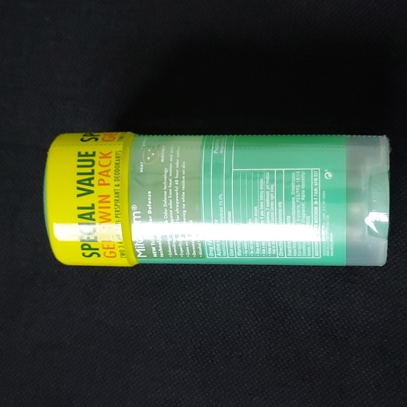 2 women Mitchum shower fresh Deodorant - Picture 3 of 4